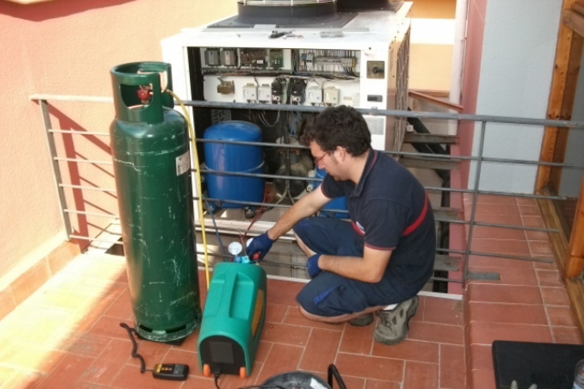 Reparació i recuperació de gas refrigerant